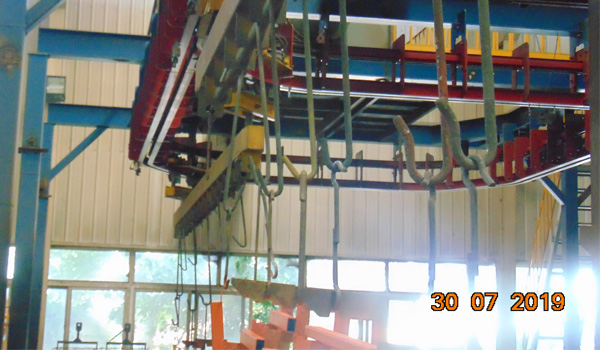 Automatic spraying hardware suspension line