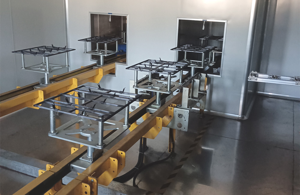 Automatic spraying and stacking line