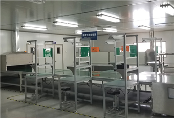 Automatic spraying flat conveyor line