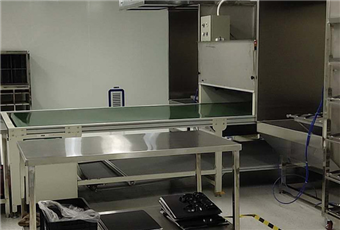 Automatic spraying flat conveyor line